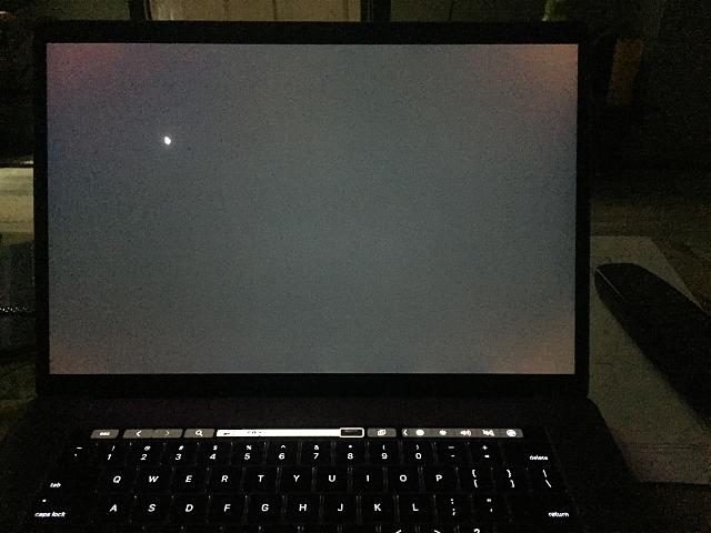 ضوء في الخلفية في زوايا الشاشة على Macbook Pro شاشة نزيف نزيف إضاءة خلفية نصائح Ihowto كيفية الإصلاح وكيفية القيام به