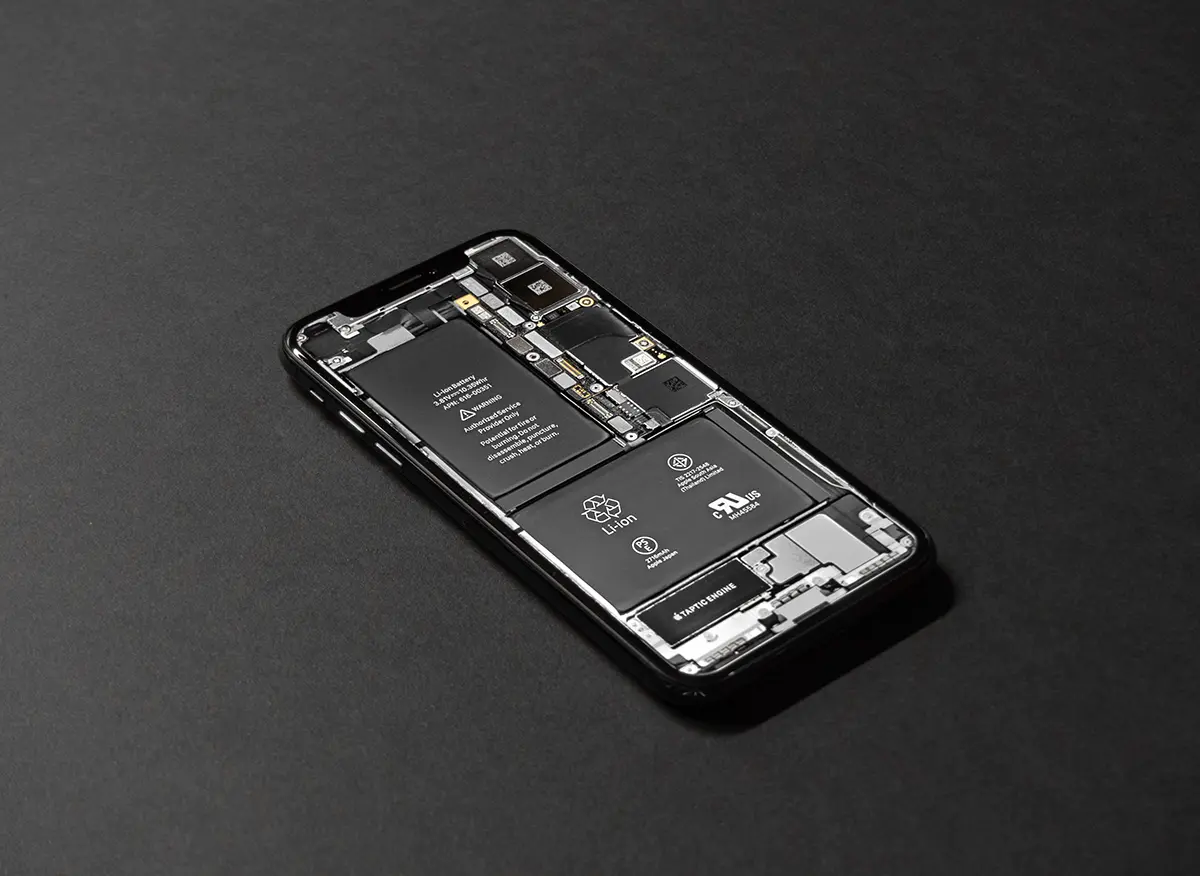 iPhone kivehető akkumulátorral, könnyen cserélhető - Új EU-törvény
