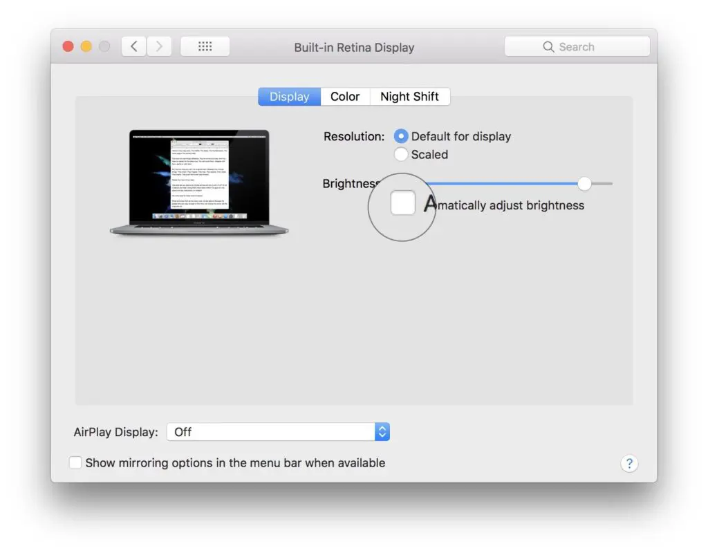 „MacBook“ įjungiame arba išjungiame automatinį ekrano ryškumo keitimą.